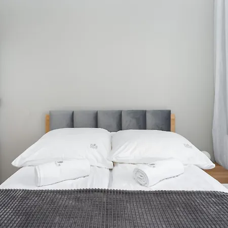 Summer Lofts Premium With Parking *