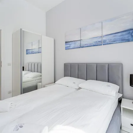 Summer Lofts Premium With Parking *